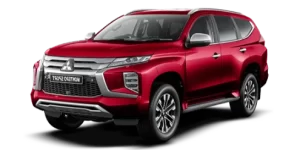 Mitsubishi Montero SUV rouge 7 places vu en studio, prêt pour l’aventure